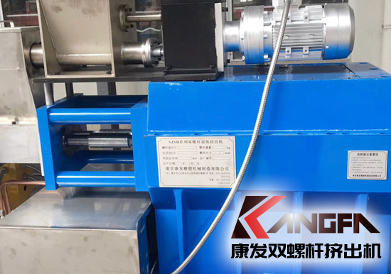 目前業(yè)內(nèi)雙螺桿擠出機(jī)是由截面相同但加工時錯開一定角度的一組塊組成。