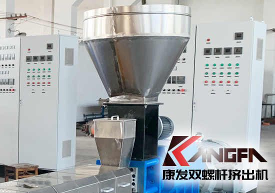雙螺桿擠出機喂料系統(tǒng)定量加料、攪拌料斗料位控制特點。合理的方案設計，不僅滿足了系統(tǒng)的工藝要求，并且大大降低了工程制造及生產(chǎn)運營成本。