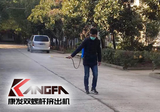 疫情就是命令，防疫就是責(zé)任！各地企業(yè)按照規(guī)定陸陸續(xù)續(xù)進(jìn)入節(jié)后復(fù)工模式。為保障節(jié)后單位復(fù)工復(fù)產(chǎn)安全生產(chǎn)工作，康發(fā)雙螺桿擠出機(jī)做好疫情防疫防控。
