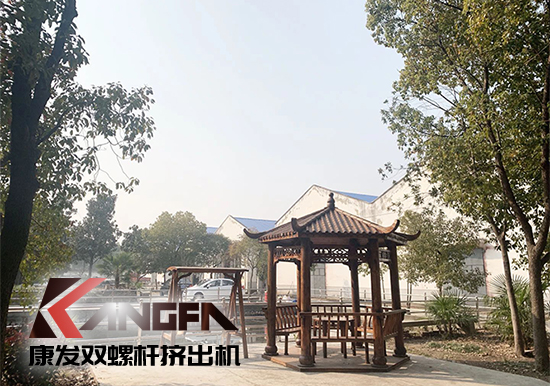 康發(fā)雙螺桿擠出機(jī)工廠“辭舊迎新”,期待公司添新裝、換新貌、進(jìn)軍新領(lǐng)域