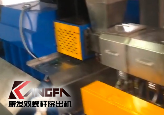 延長設備使用壽命，提升客戶滿意度！康發(fā)加強對雙螺桿造粒機的維護包養(yǎng)工作