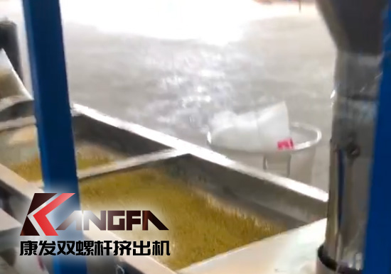 單、雙螺桿擠出機優(yōu)勢互補、高效率高產(chǎn)能！康發(fā)塑機JSH-75/180雙階式（雙螺桿/單螺桿）擠出機組試機!