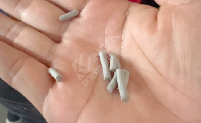 康發(fā)雙螺桿造粒機(jī)小型試驗(yàn)機(jī)又開始轉(zhuǎn)動(dòng)啦！
