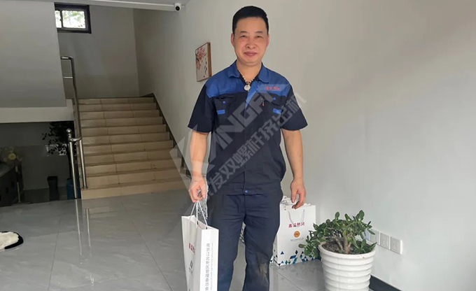 南京江北新區(qū)總工會深入康發(fā)雙螺桿造粒機一線開展“來高溫慰問”慰問活動！