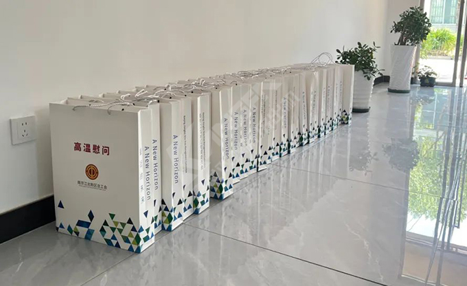 南京江北新區(qū)總工會深入康發(fā)雙螺桿造粒機一線開展“來高溫慰問”慰問活動！