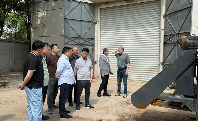 中石化相關(guān)公司、康發(fā)雙螺桿造粒機(jī)與新疆鵬安能源科技有限責(zé)任就關(guān)于廢塑料分選技術(shù)合作洽談