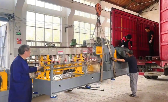 康發(fā)JSH-65/150雙階式單、雙螺桿造粒機(jī)組系列成功發(fā)貨！致力為客戶提供定制化生產(chǎn)解決方案！